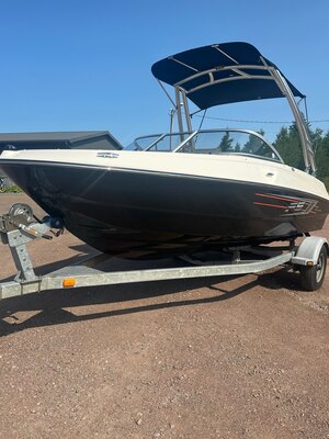 2015 Bayliner 185 Flight Series with 4.3L Merc Engine & Trailer