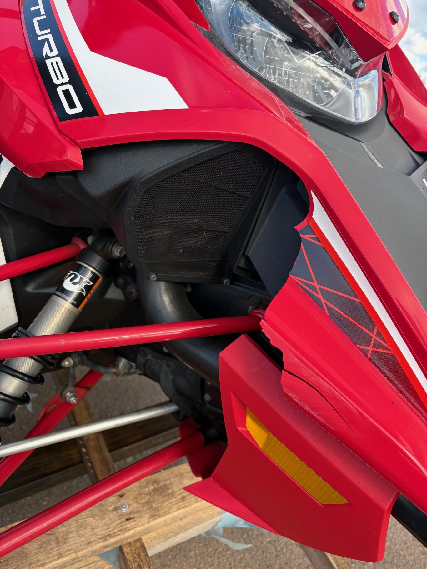 2019 Yamaha Sidewinder L TX SE Broken front Plastic