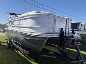 2026 SunCatcher Select 18C Pontoon with Trailer & Yamaha F30hp Outboard