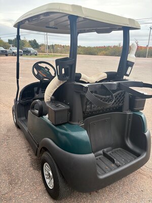 2015 Club Car Precedent i2 Electric ERIC with Charger & will have New Batteries