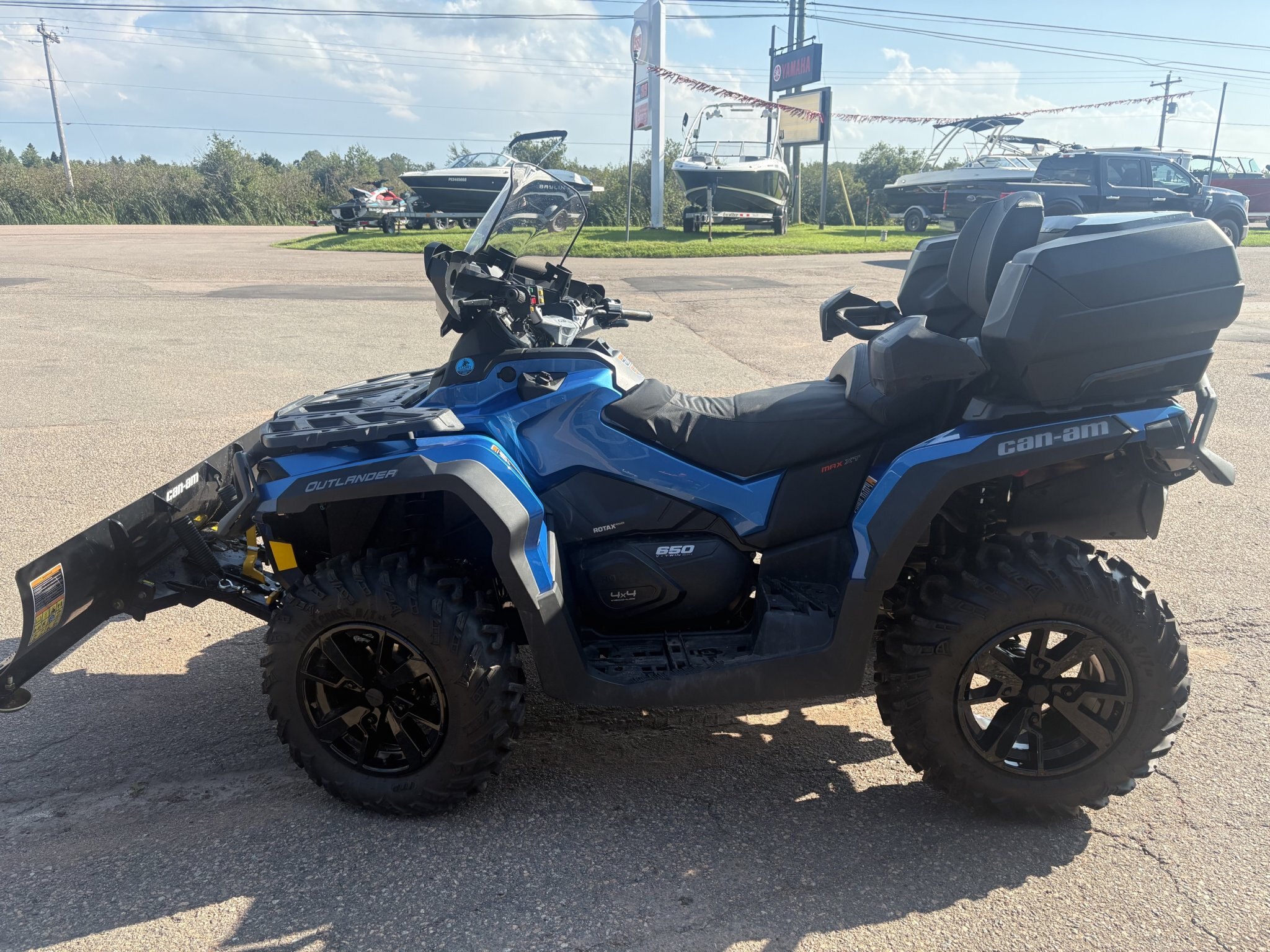 2022 Can Am Outlander MAX XT 650 with Plow Only 243kms