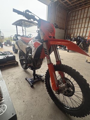 2023 KTM 450 SX F Comes with New White Plastics & New Seat, Only 4.3 Hours on Meter (Stand Not Included)