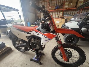 2023 KTM 450 SX F Comes with New White Plastics & New Seat, Only 4.3 Hours on Meter (Stand Not Included)