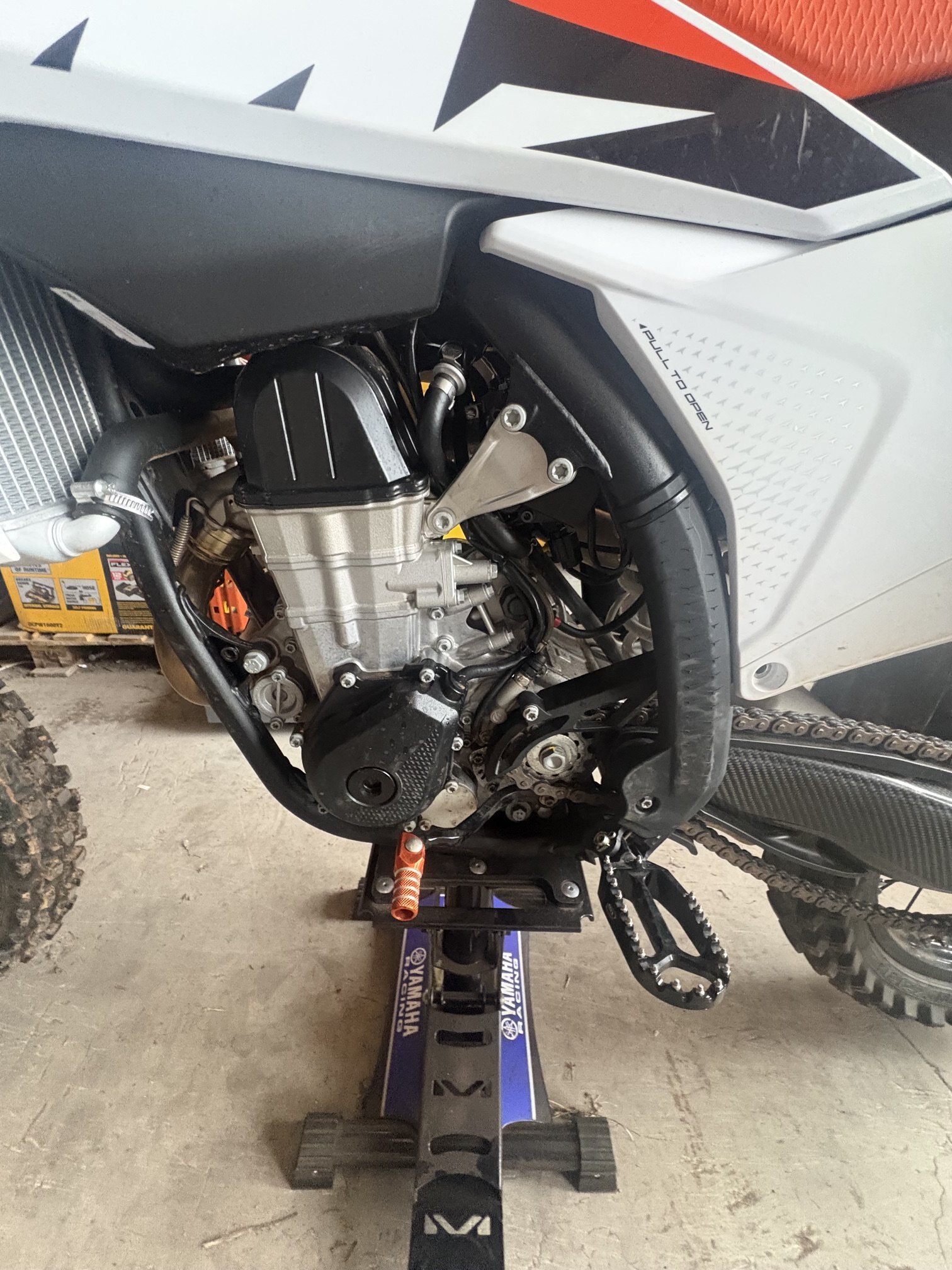 2023 KTM 450 SX F Comes with New White Plastics & New Seat, Only 4.3 Hours on Meter (Stand Not Included)
