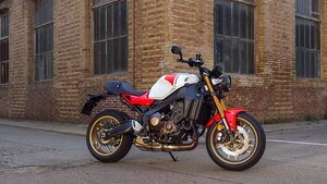 2025 Yamaha XSR900 Raven