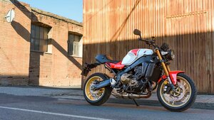 2025 Yamaha XSR900 Raven