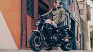2025 Yamaha XSR700 Team Yamaha Blue