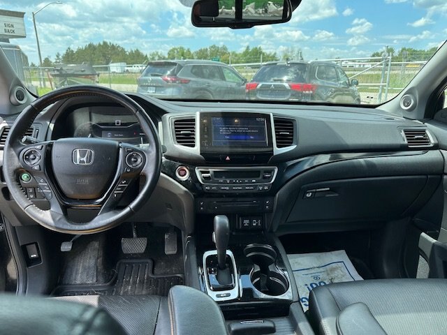 2017 HONDA RIDGELINE TOURING AWD / $278.76 B/W TAX IN / VENTILATED FRONT SEATS / LEATHER / SUNROOF