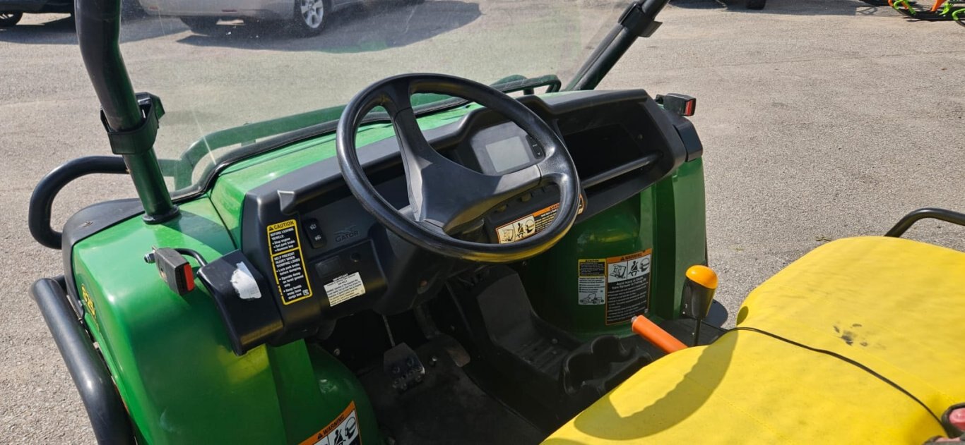 2016 JOHN DEERE GATOR 825