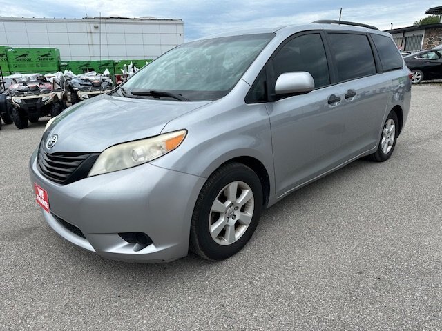 2012 TOYOTA SIENNA FWD / 7 PASSENGER / CRUISE