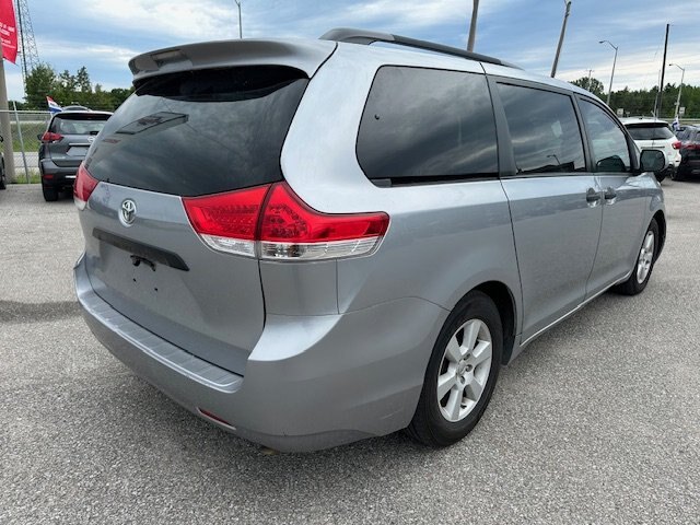 2012 TOYOTA SIENNA FWD / 7 PASSENGER / CRUISE