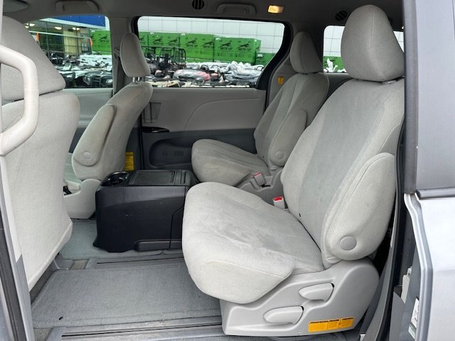 2012 TOYOTA SIENNA FWD / 7 PASSENGER / CRUISE