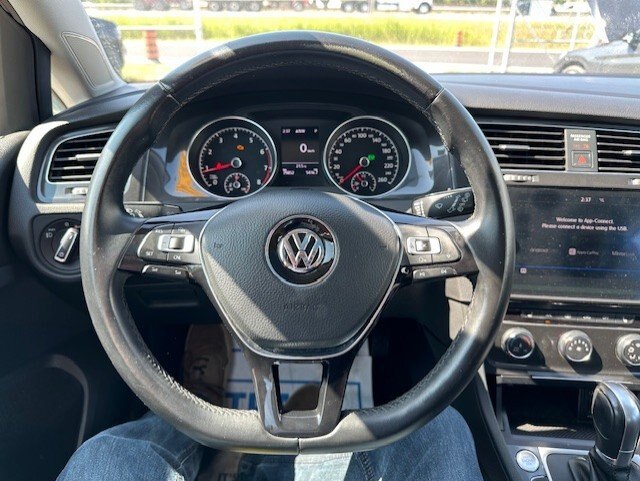 2018 VOLKSWAGEN GOLF COMFORTLINE / $219.02 B/W TAX IN / SUNROOF / CARPLAY