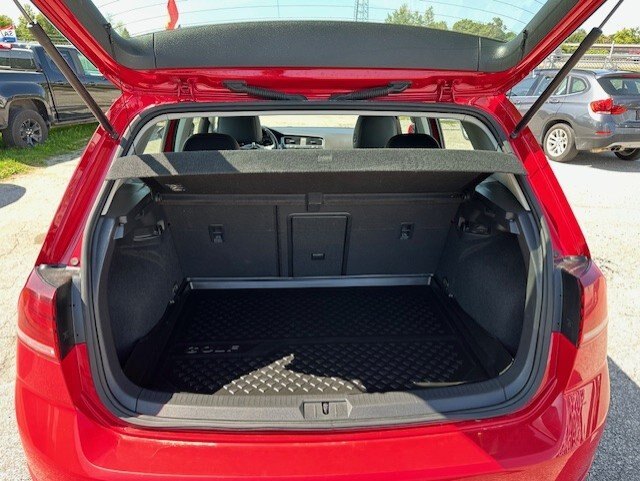 2018 VOLKSWAGEN GOLF COMFORTLINE / $219.02 B/W TAX IN / SUNROOF / CARPLAY