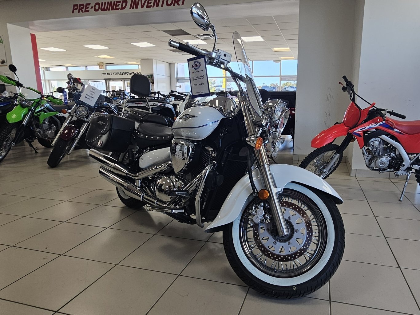 2022 Suzuki Boulevard C50T Pearl Brilliant White