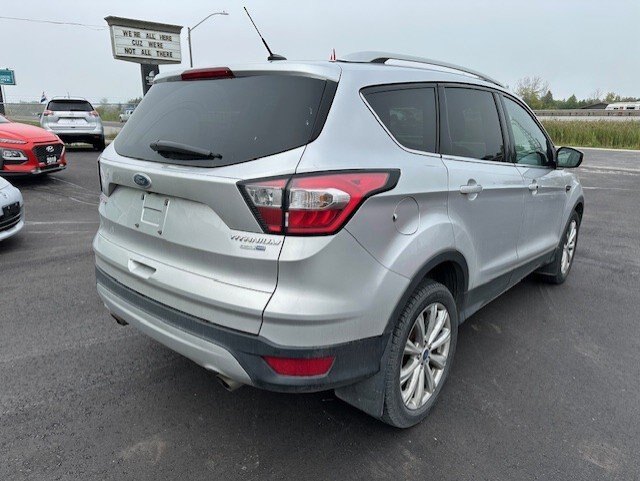 2017 FORD ESCAPE TITANIUM 4WD / $206.86 B/W TAX IN / PANO ROOF