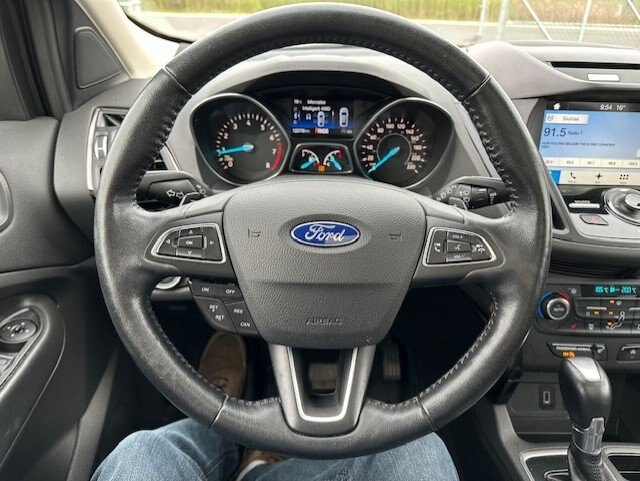 2017 FORD ESCAPE TITANIUM 4WD / $206.86 B/W TAX IN / PANO ROOF