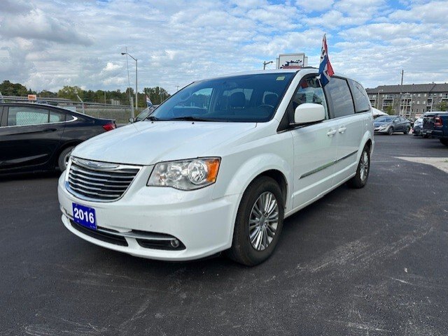 2016 CHRYSLER TOWN & COUNTRY TOURING L / $246.82 BIWEEKLY INCLUDING TAX / LEATHER / POWER SLIDING DOORS