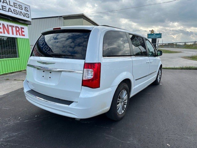 2016 CHRYSLER TOWN & COUNTRY TOURING L / $246.82 BIWEEKLY INCLUDING TAX / LEATHER / POWER SLIDING DOORS