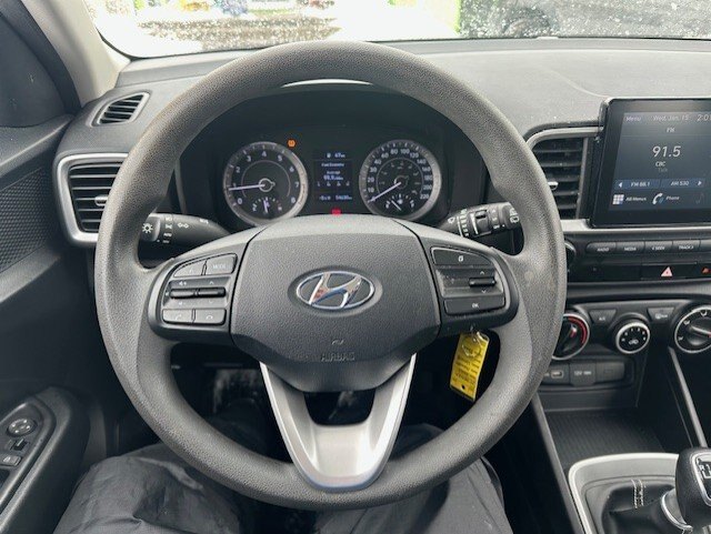 2022 HYUNDAI VENUE ESSENTIAL FWD 6 SPEED MANUAL / $188.07 BIWEEKLY INCLUDING TAX / HEATED FRONT SEATS