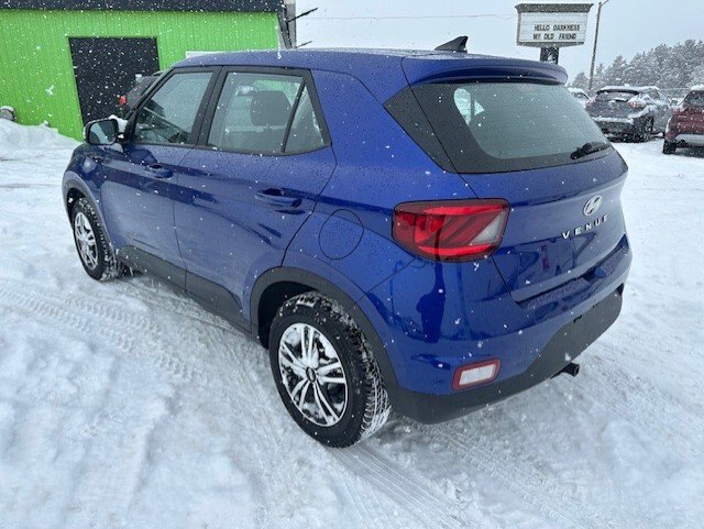 2022 HYUNDAI VENUE ESSENTIAL FWD 6 SPEED MANUAL / $188.07 BIWEEKLY INCLUDING TAX / HEATED FRONT SEATS