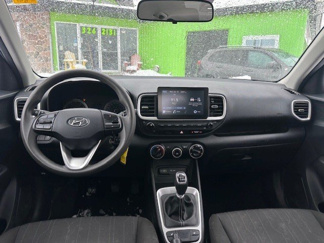 2022 HYUNDAI VENUE ESSENTIAL FWD 6 SPEED MANUAL / $188.07 BIWEEKLY INCLUDING TAX / HEATED FRONT SEATS