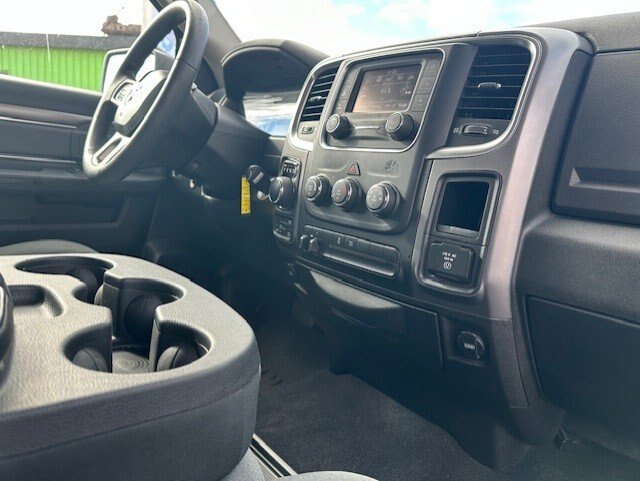 2021 RAM 1500 CLASSIC SLT / $271.50 BIWEEKLY INCLUDING TAX / 6'4 BOX / TRAILER BRAKE CONTROL