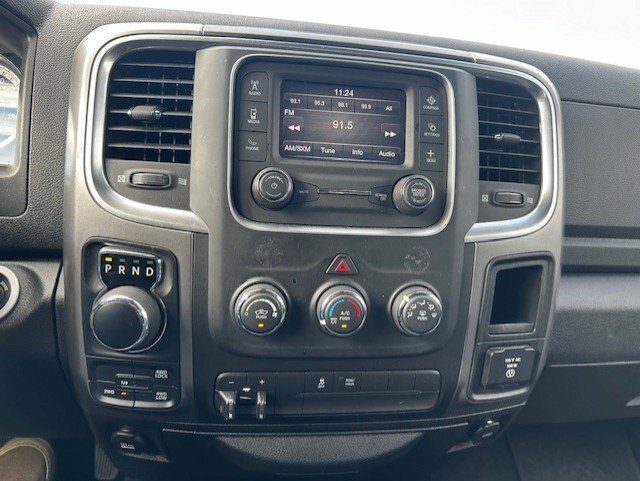 2021 RAM 1500 CLASSIC SLT / $271.50 BIWEEKLY INCLUDING TAX / 6'4 BOX / TRAILER BRAKE CONTROL