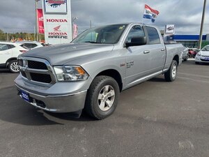 2021 RAM 1500 CLASSIC SLT / $271.50 BIWEEKLY INCLUDING TAX / 6'4 BOX / TRAILER BRAKE CONTROL