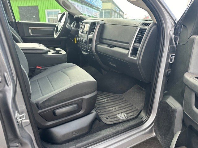 2021 RAM 1500 CLASSIC SLT / $271.50 BIWEEKLY INCLUDING TAX / 6'4 BOX / TRAILER BRAKE CONTROL