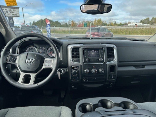 2021 RAM 1500 CLASSIC SLT / $271.50 BIWEEKLY INCLUDING TAX / 6'4 BOX / TRAILER BRAKE CONTROL