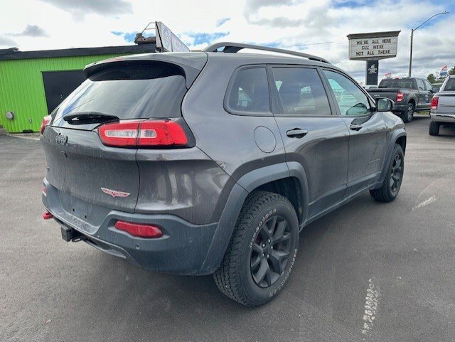 2018 JEEP CHEROKEE TRAILHAWK 4WD / $222.51 BIWEEKLY INCLUDING TAX / PANORAMIC SUNROOF / LANE SENSE