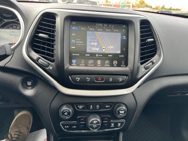 2018 JEEP CHEROKEE TRAILHAWK 4WD / $222.51 BIWEEKLY INCLUDING TAX / PANORAMIC SUNROOF / LANE SENSE