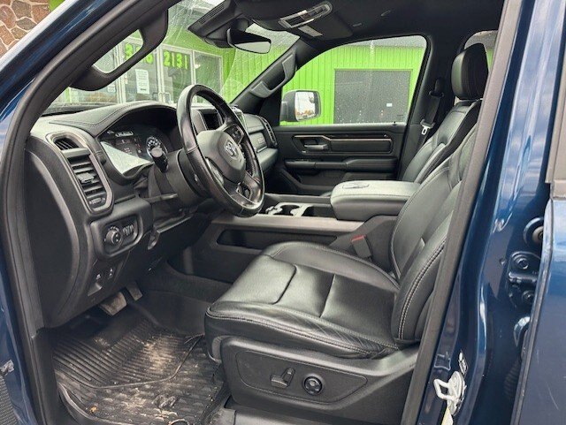 2021 RAM 1500 SPORT CREW CAB / $322.33 BIWEEKLY INCLUDING TAX / CARFAX CLEAN / NAVIGATION / VENTILATED FRONT SEATS