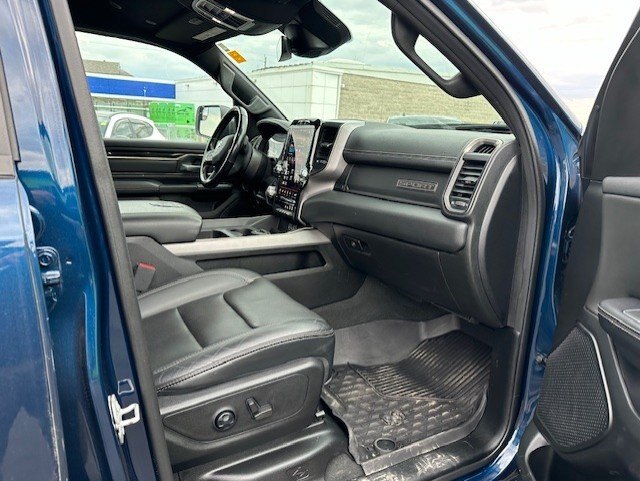 2021 RAM 1500 SPORT CREW CAB / $322.33 BIWEEKLY INCLUDING TAX / CARFAX CLEAN / NAVIGATION / VENTILATED FRONT SEATS