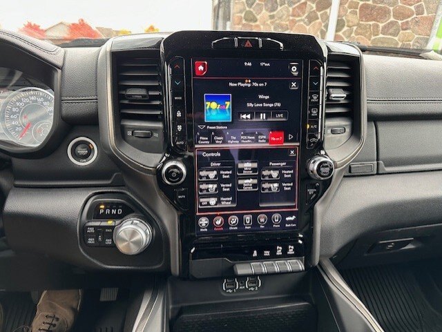 2021 RAM 1500 SPORT CREW CAB / $322.33 BIWEEKLY INCLUDING TAX / CARFAX CLEAN / NAVIGATION / VENTILATED FRONT SEATS