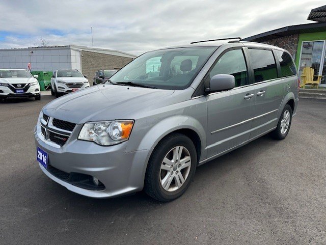 2016 DODGE GRAND CARAVAN CREW PLUS / $233.62 BIWEEKLY INCLUDING TAX / CARFAX CLEAN / STOW'N GO / HEATED STEERING WHEEL