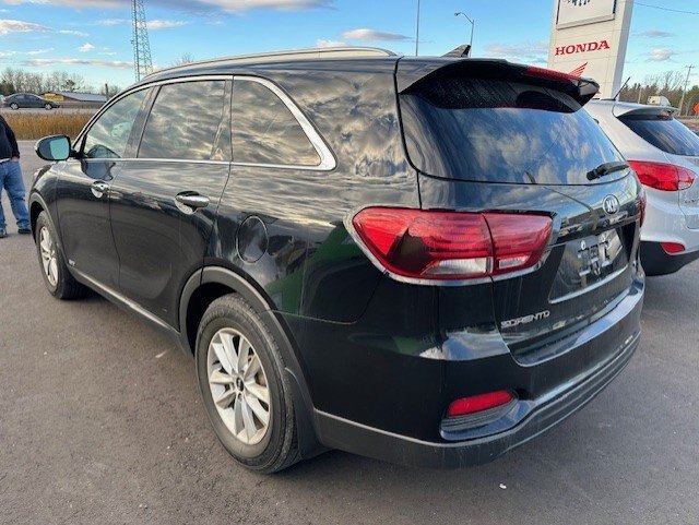 2019 KIA SORENTO LX AWD 7 PASSENGER / $151.94 BIWEEKLY INCLUDING TAX / HEATED STEERING WHEEL