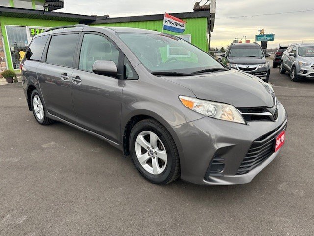 2018 TOYOTA SIENNA LE FWD / $269.85 BIWEEKLY INCLUDING TAX / 8 PASSENGER / HEATED FRONT SEATS