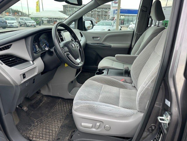 2018 TOYOTA SIENNA LE FWD / $269.85 BIWEEKLY INCLUDING TAX / 8 PASSENGER / HEATED FRONT SEATS