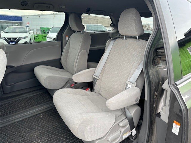 2018 TOYOTA SIENNA LE FWD / $269.85 BIWEEKLY INCLUDING TAX / 8 PASSENGER / HEATED FRONT SEATS