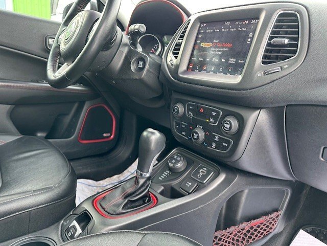 2019 JEEP COMPASS TRAILHAWK / $209.80 BIWEEKLY INCLUDING TAX / BEATS AUDIO / NAVIGATION / HEATED STEERING WHEEL