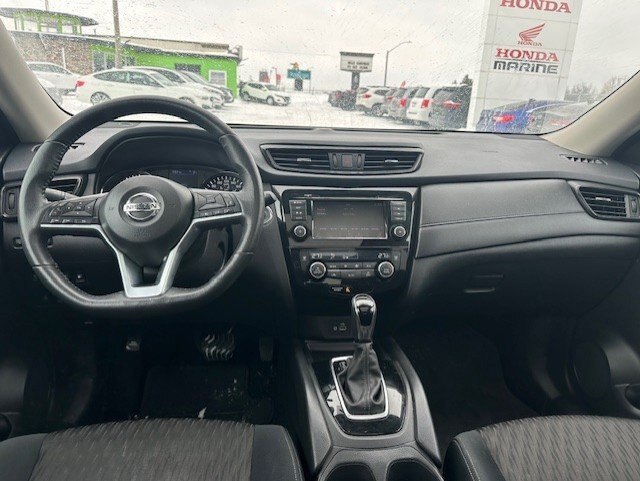 2018 NISSAN ROGUE SV AWD / $200.16 BIWEEKLY INCLUDING TAX / PANORAMIC SUNROOF / NAVIGATION