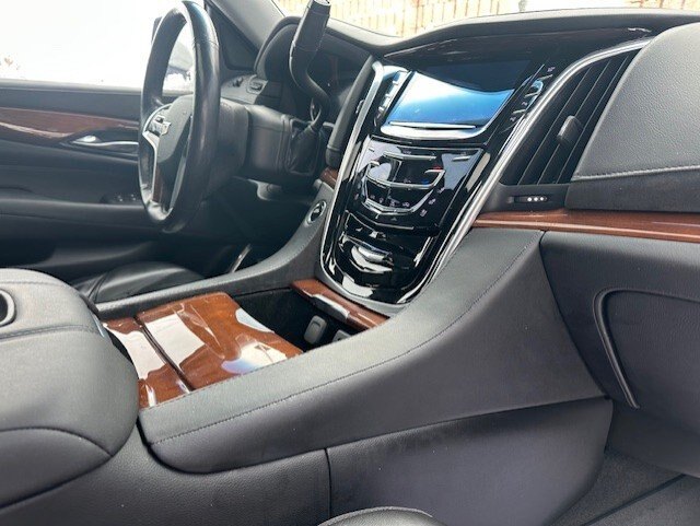 2019 CADILLAC ESCALADE LUXURY / $423.51 BIWEEKLY INCLUDING TAX / SUNROOF / NAVIGATION