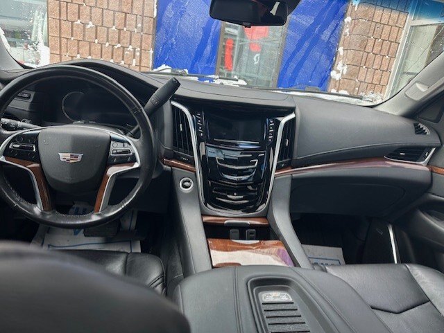 2019 CADILLAC ESCALADE LUXURY / $423.51 BIWEEKLY INCLUDING TAX / SUNROOF / NAVIGATION