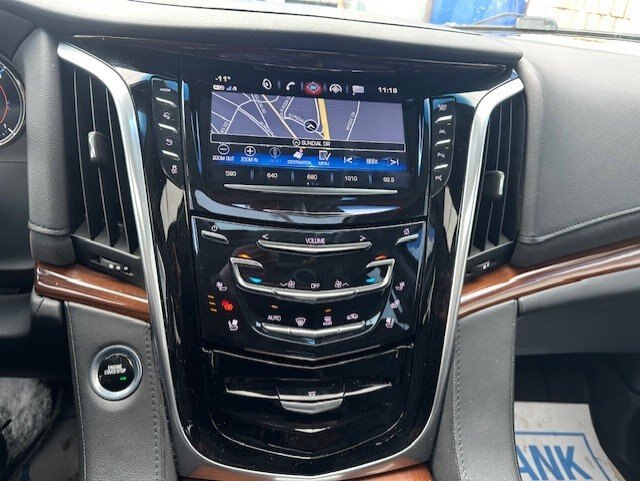 2019 CADILLAC ESCALADE LUXURY / $423.51 BIWEEKLY INCLUDING TAX / SUNROOF / NAVIGATION