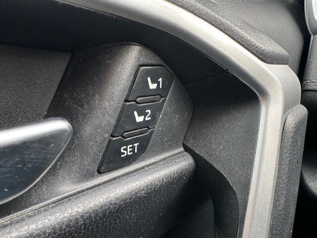 2019 TOYOTA RAV4 XLE AWD / $298.00 BIWEEKLY INCLUDING TAX /SUNROOF / HEATED STEERING WHEEL