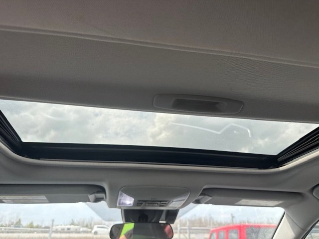 2019 TOYOTA RAV4 XLE AWD / $298.00 BIWEEKLY INCLUDING TAX /SUNROOF / HEATED STEERING WHEEL