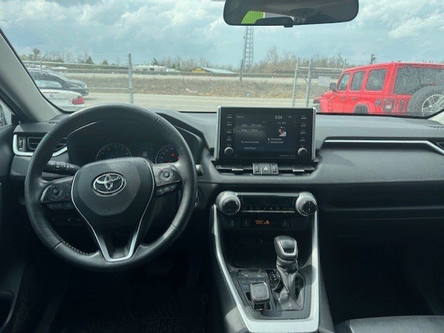 2019 TOYOTA RAV4 XLE AWD / $298.00 BIWEEKLY INCLUDING TAX /SUNROOF / HEATED STEERING WHEEL