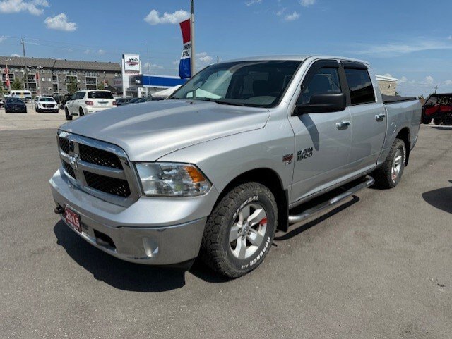 2015 RAM 1500 SLT 4WD / CERTIFIED / LOW KMS / CARFAX CLEAN / TRAILER BRAKE CONTROL / 5 PASSENGER